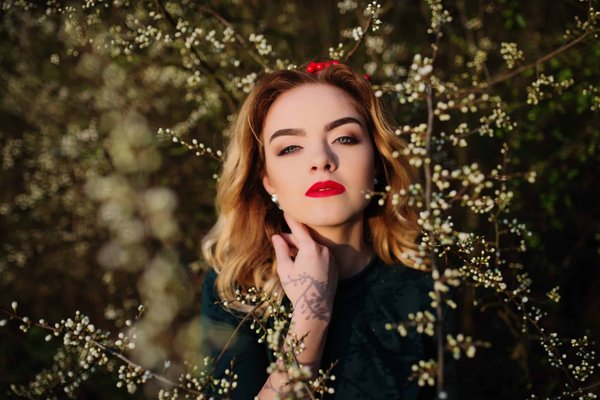 Astuces pour marier des chaussures vernies avec des tenues décontractées